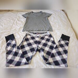 VS Bundle plaid pajama bottoms & Gray T-shirt 🩶 (Small-Bottoms) (XS-Top)💙🖤🩷